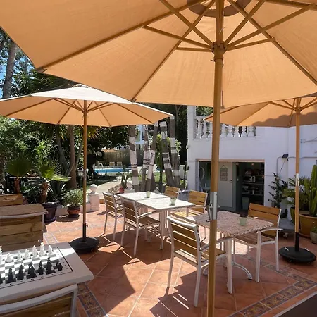 Casa Flora - Costa - Andalusie Bed & Breakfast 3*