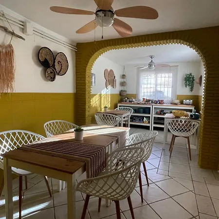 Casa Flora - Costa - Andalusie Bed & Breakfast 3*